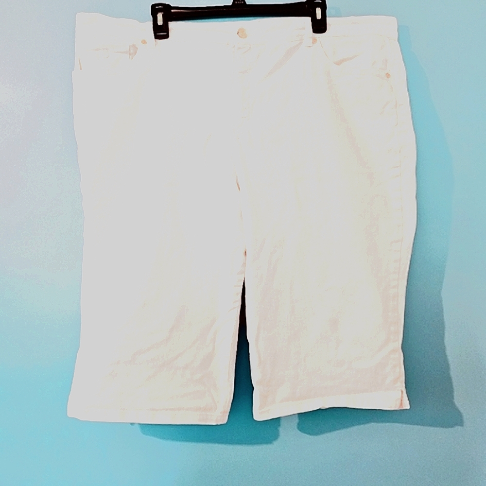 Gloria Vanderbilt Amanda Skimmer Women's 22W Plus Size White Denim Carpi